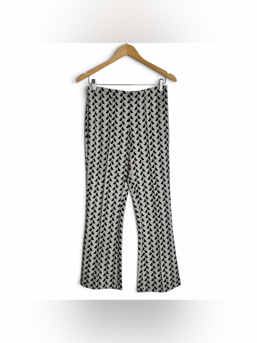 TRUTH by Republic Geometric Print Flared Ponte Pant size Small